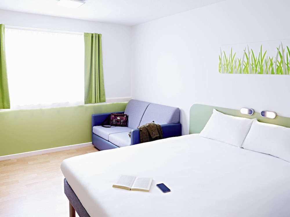 Classic, King Bed, Sofa