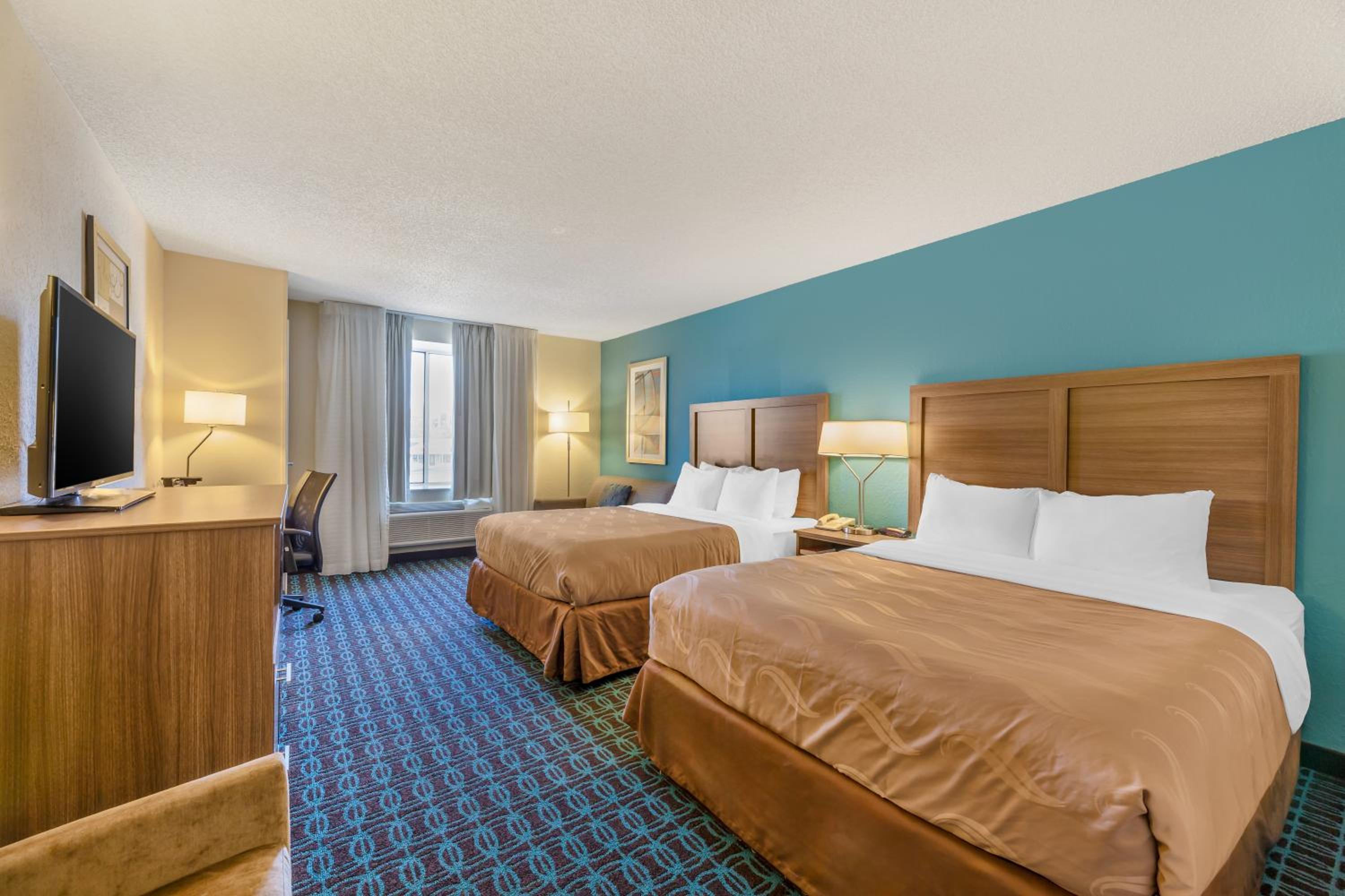 Suite, 2 Queen Beds, Sofa
