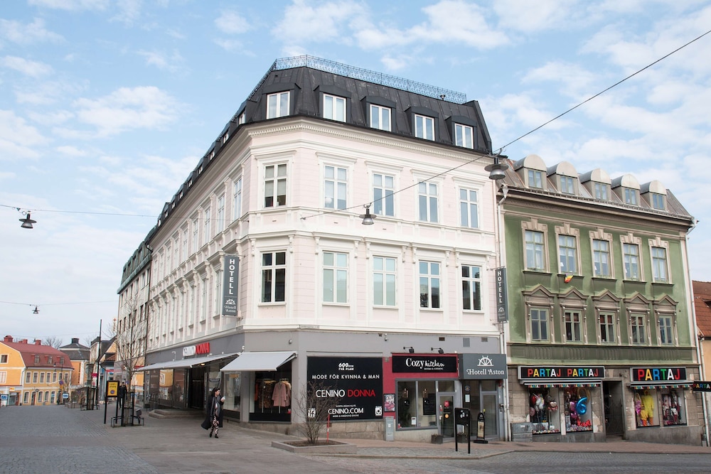 Hotell Aston 1/32