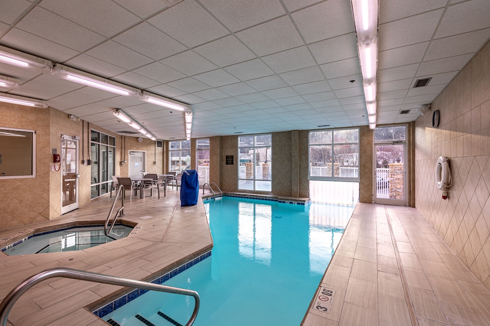 Holiday Inn Express and Suites Asheville Downtown 22/50