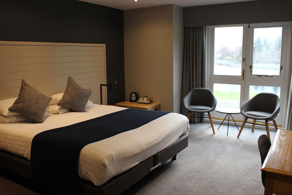 Isles of Glencoe Hotel 6/57