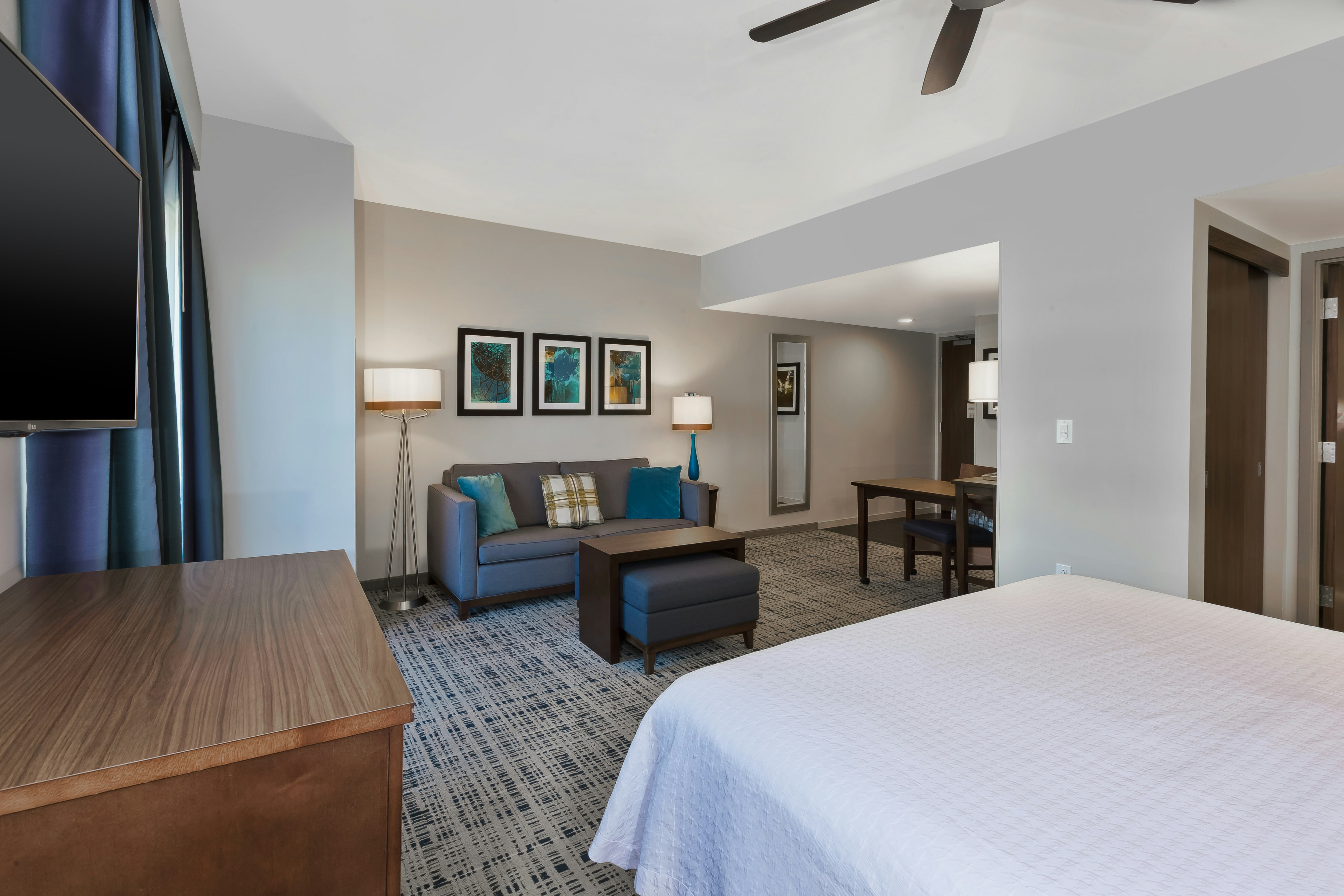STUDIO, SUITE, KING BED