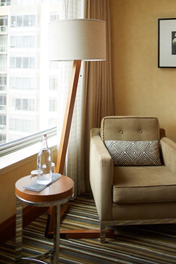 1 Hotel Seattle 42/84