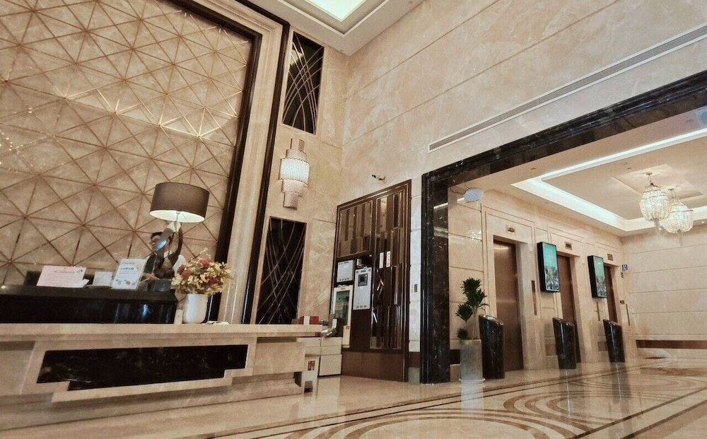 S Aura Hotel 11/50