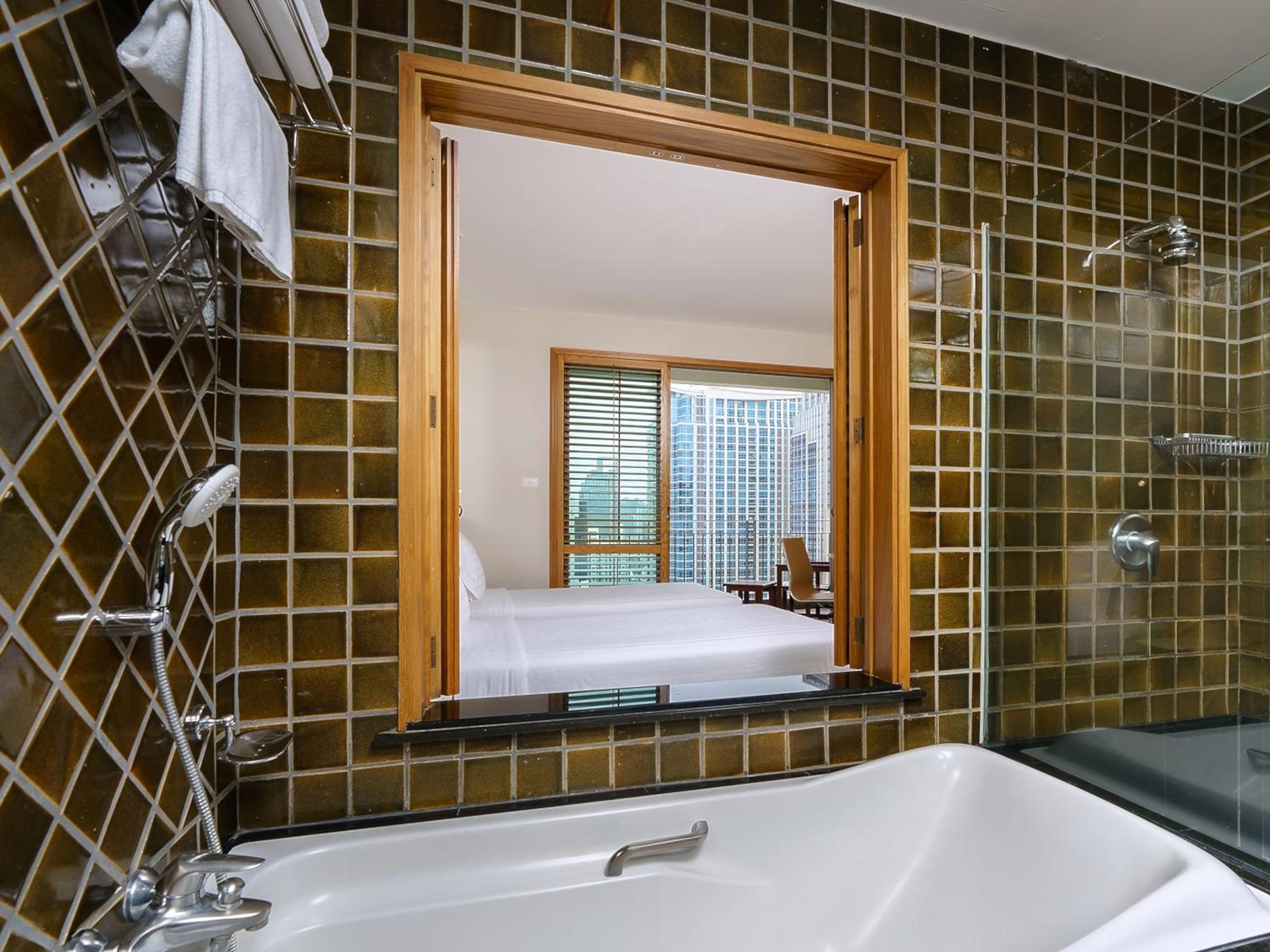 غرفة سوبيريور بسرير كينج بشرفة، Grande Centre Point Ploenchit Bangkok 6/10