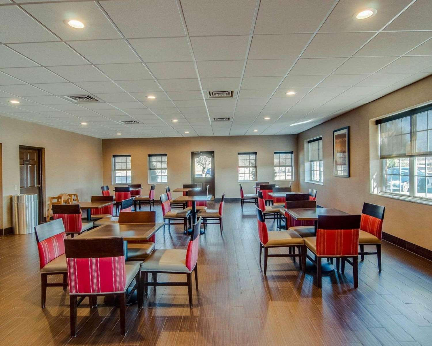 Comfort Inn & Suites Raphine VA 33/34