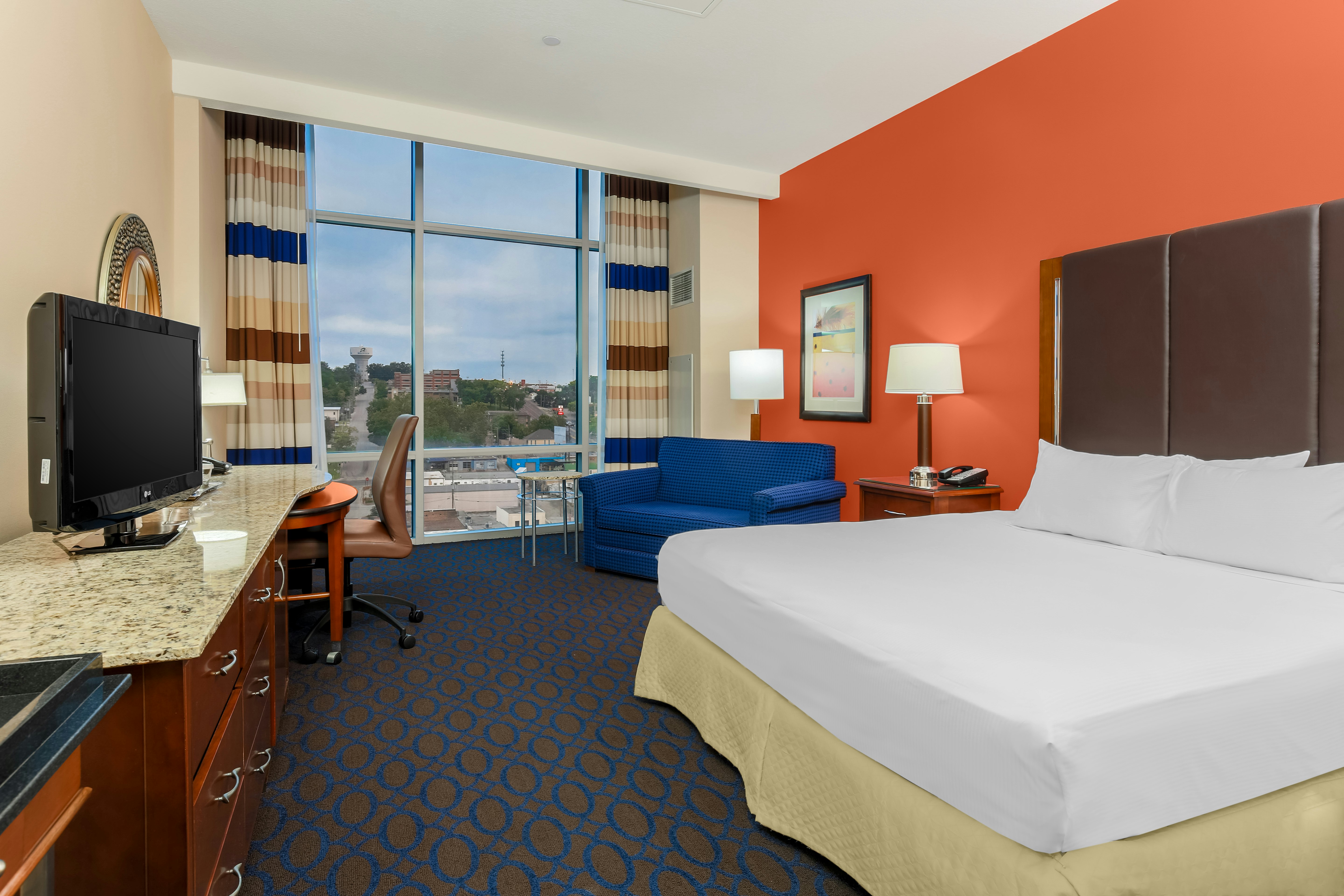 DELUXE, KING BED, ACCESSIBLE