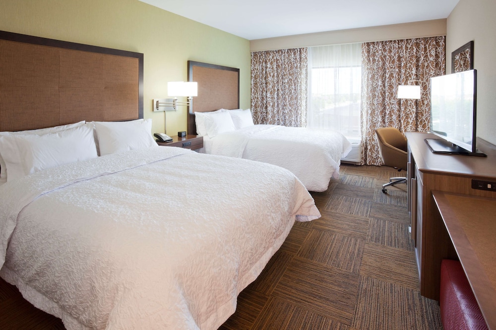 Hampton Inn Minneapolis Roseville 16/42