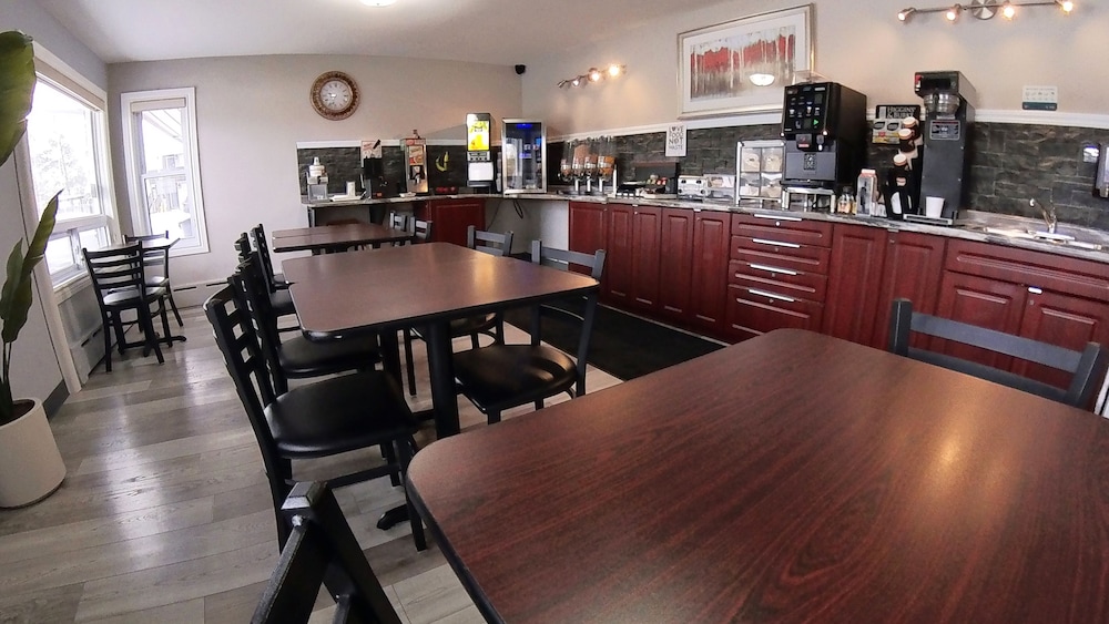 Moonlight Inn and Suites Sudbury 25/50