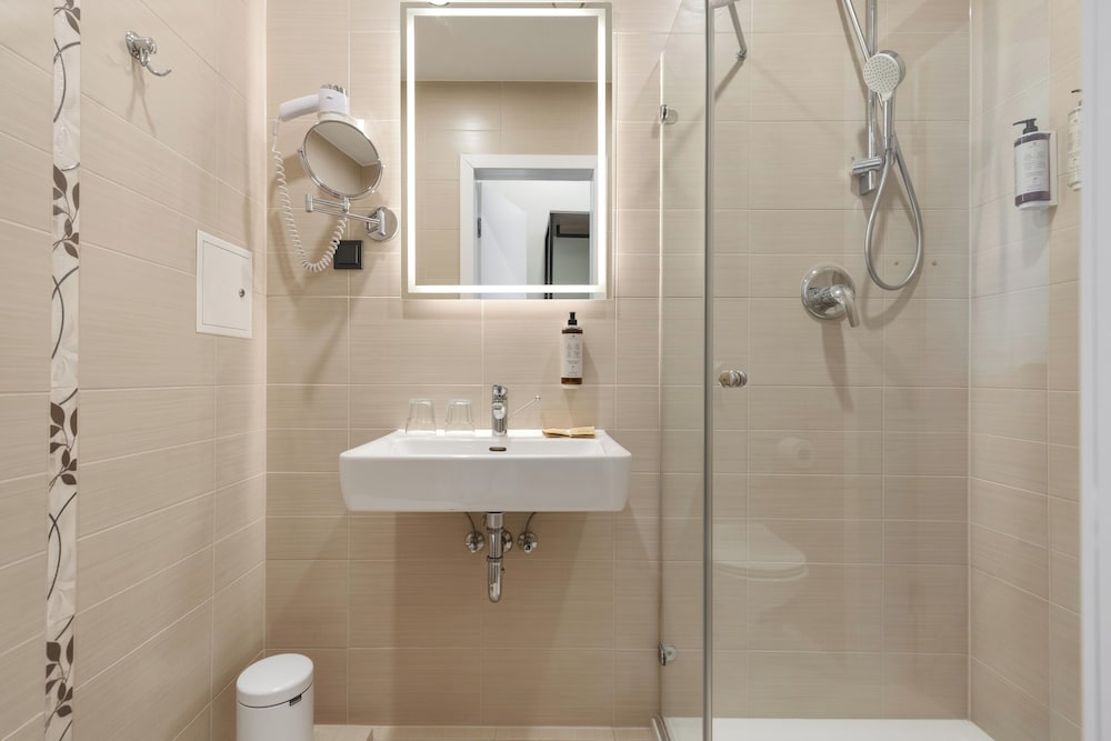 MODERN, DOUBLE OR TWIN BED