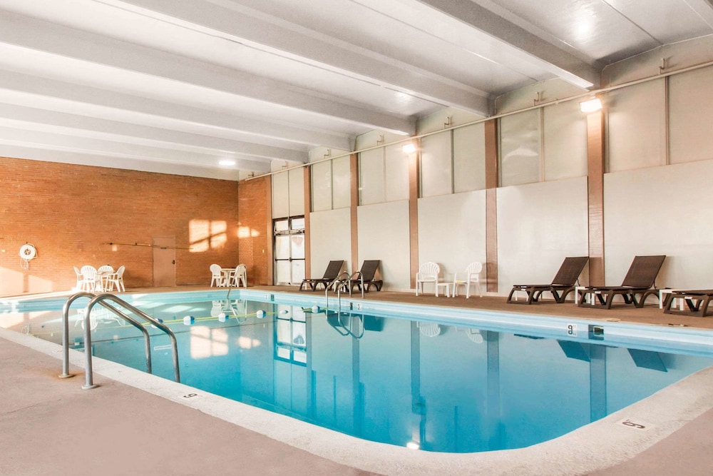Comfort Inn and Suites Omaha Central 26/42