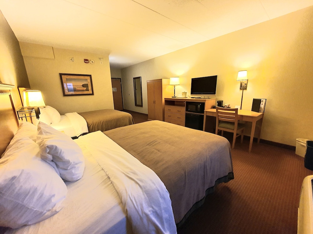 AmericInn by Wyndham Waconia 32/80