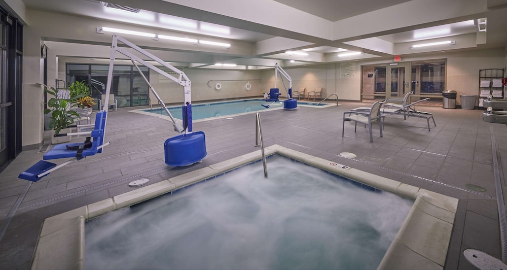Hampton Inn and Suites Hood River 23/55