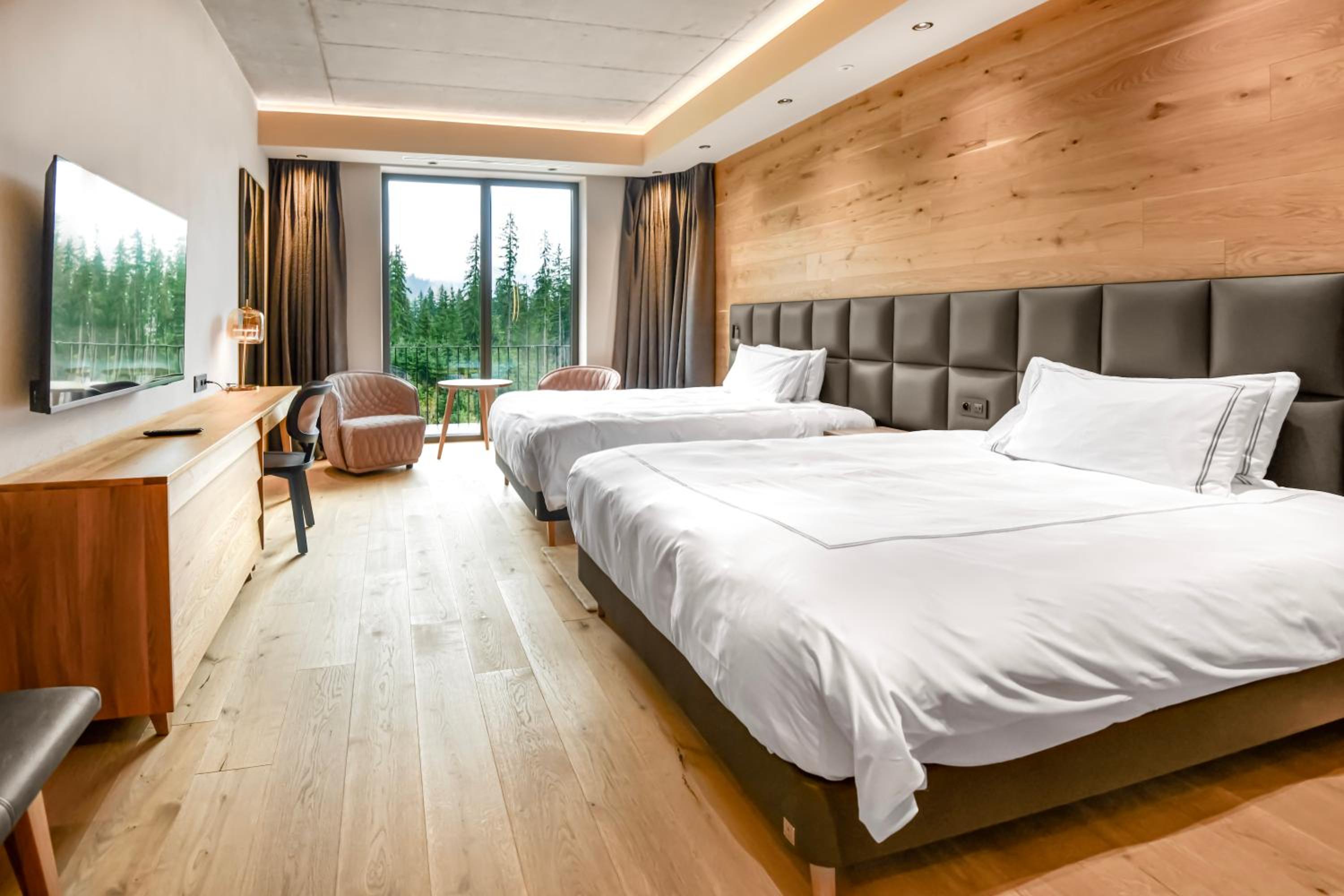 Swiss Advantage, Queen Bed