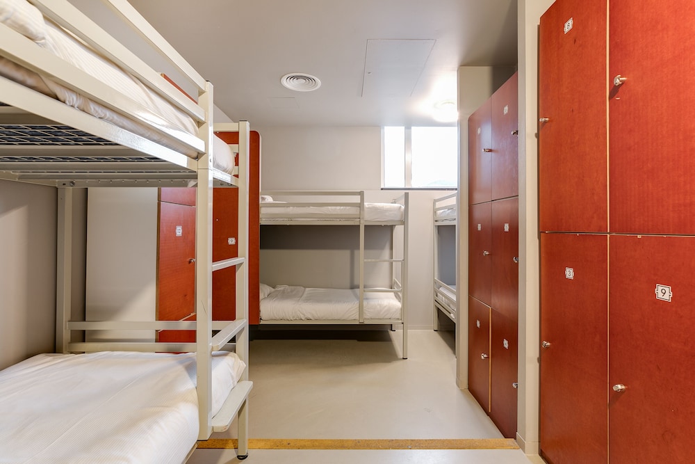 Mixed Dorm, 8 People, Shared Bathroom