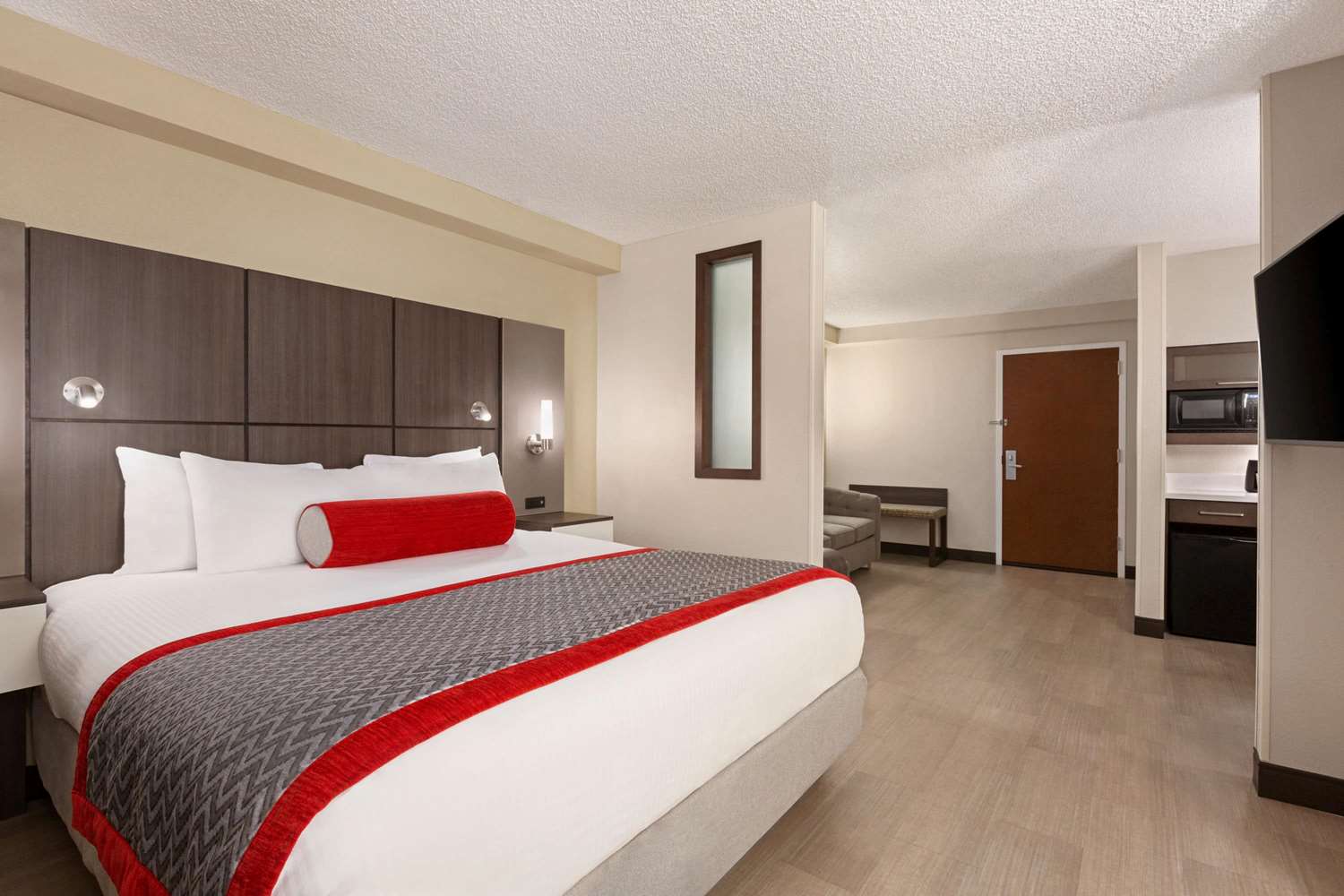 Ramada by Wyndham Suites Orlando Airport 6/56