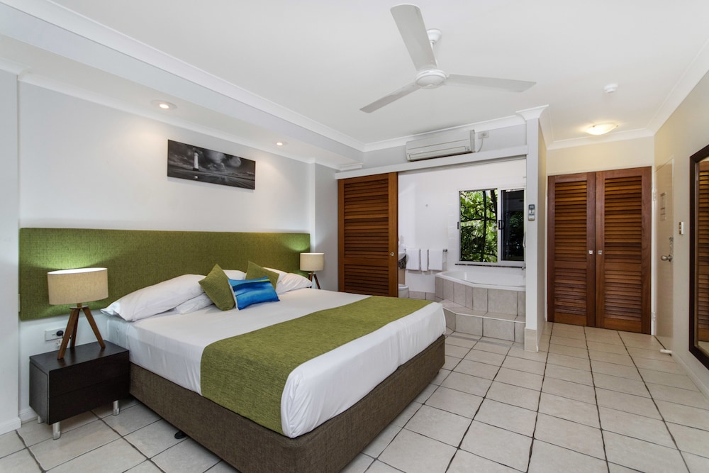 SPA, STUDIO, SUITE