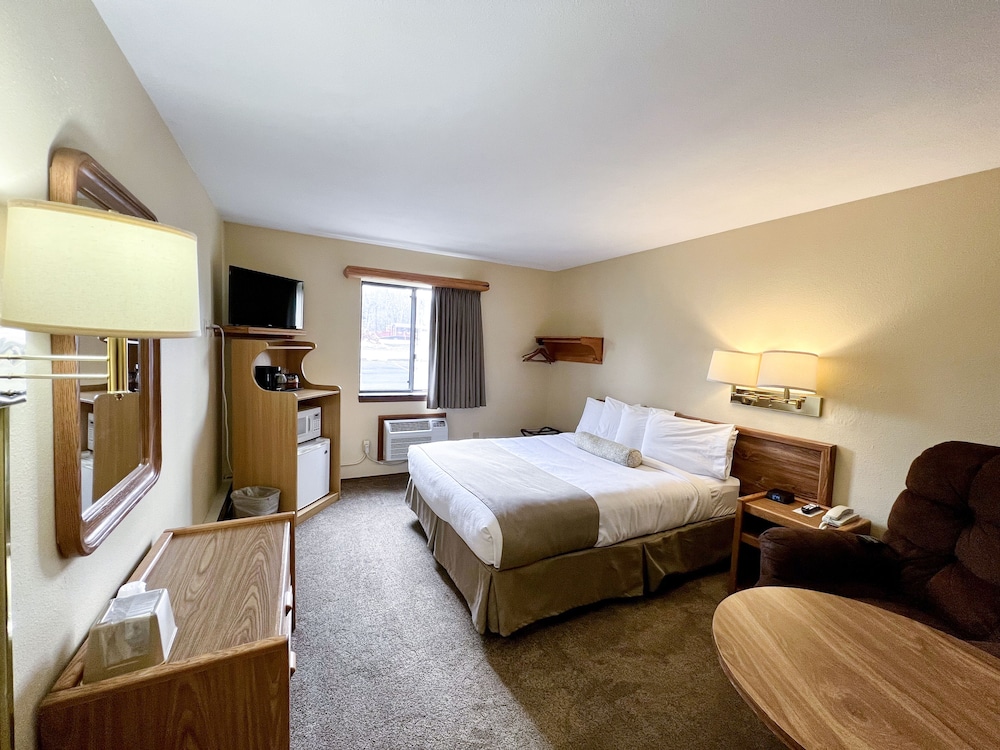 Beartooth Hideaway Inn and Cabins 31/56