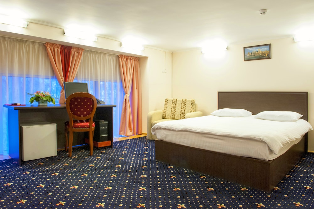1 BEDROOM, SUPERIOR, TRIPLE, GARDEN AREA