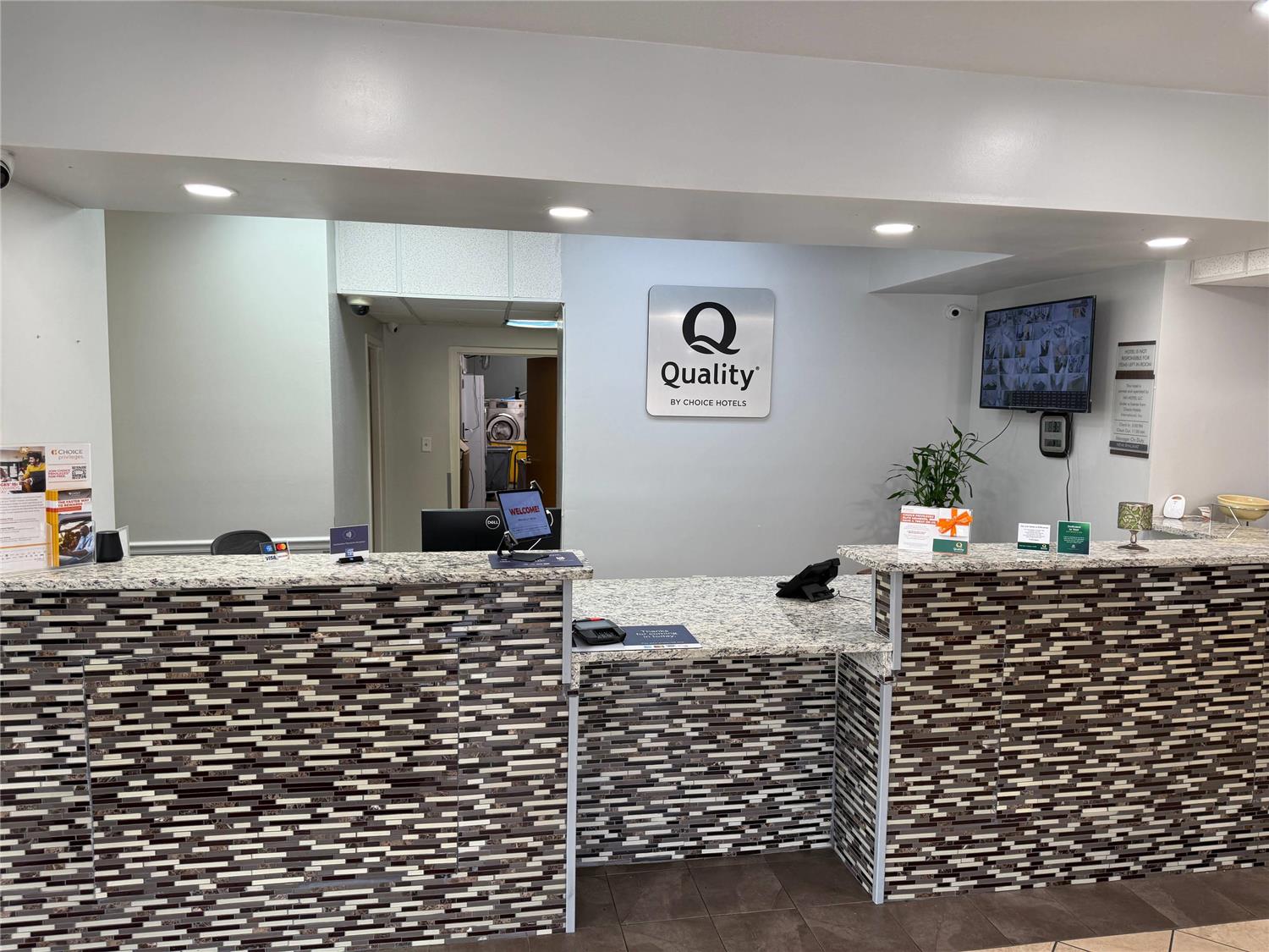 Quality Inn & Suites Biloxi - Ocean Springs 10/25