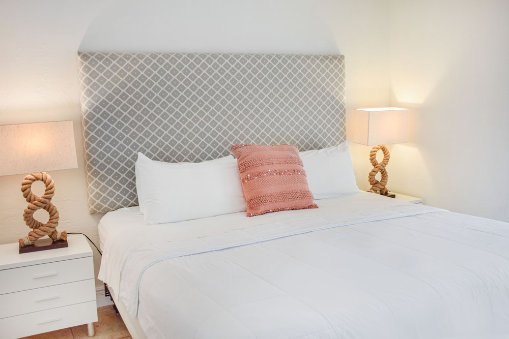 Coral Reef Suites 19/75