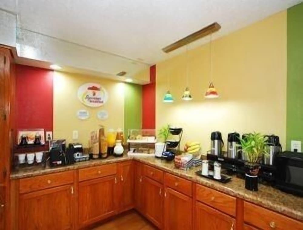 Super 8 By Wyndham Anderson/Clemson Area 6/38