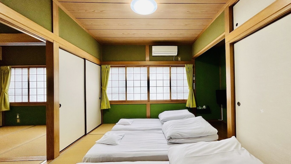 3 BEDROOMS, HOUSE