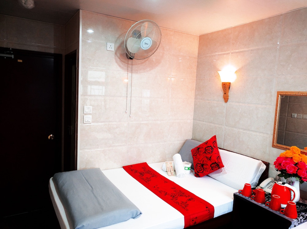 Day And Night Hotel 35/51
