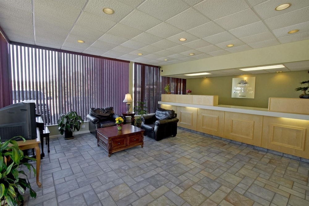 Super 8 by Wyndham Riverside AL 22/44
