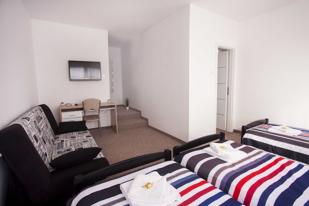 London Rooms Zagreb Airport 32/48