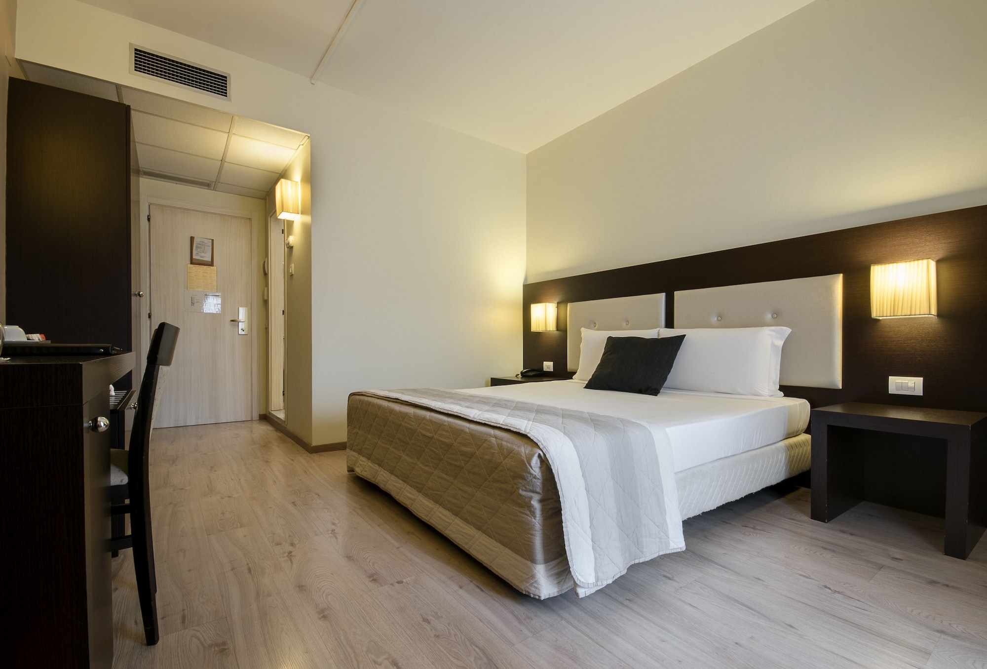 SUPERIOR, DOUBLE OR TWIN BED