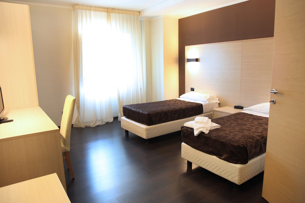 Hotel Sogni D Oro Airport Formerly Hotel Morgan 29/47