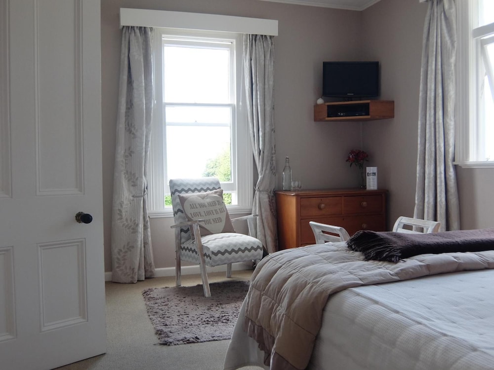 The Point Bed &amp; Breakfast 8/50