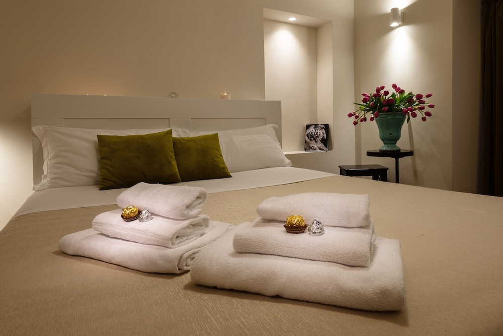 Claudia Rooms 14/39