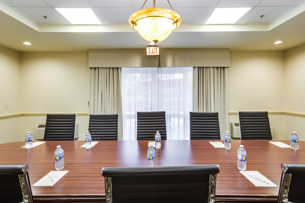 Monte Carlo Inn Brampton Suites 49/54