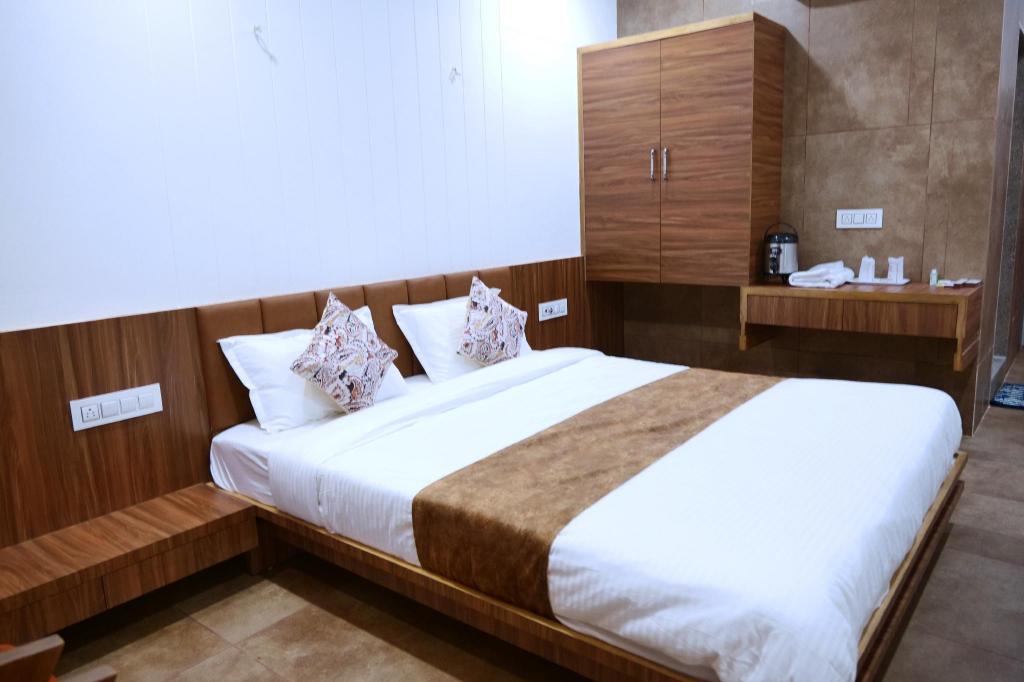 Hotel Sweet Time Restaurant Banquet and Rooms 17/27
