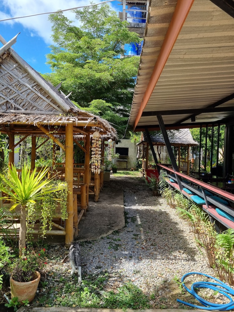 Riviera Boutique House 56/66