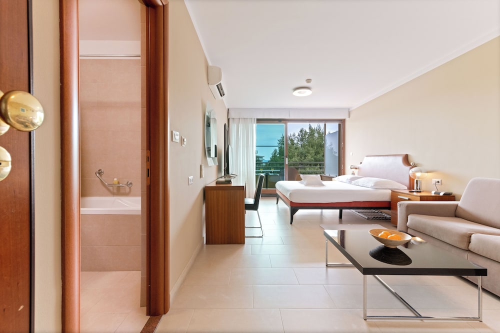THE RESIDENCE 71/71