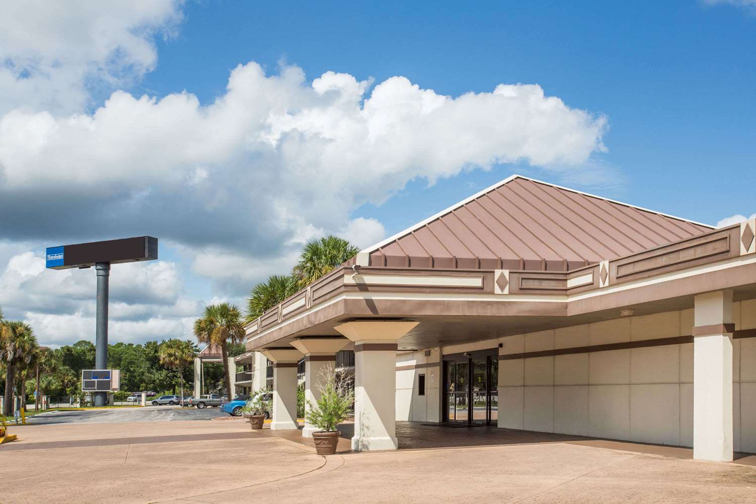 Travelodge By Wyndham Deltona 34/48