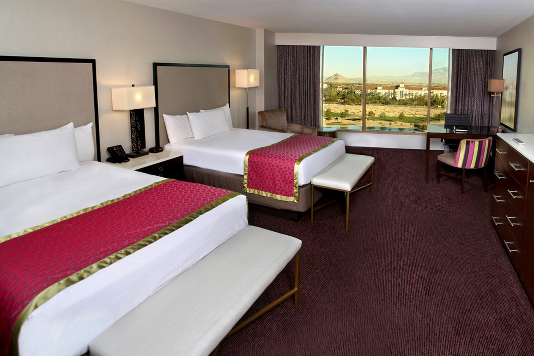 DELUXE, 2 QUEEN BEDS