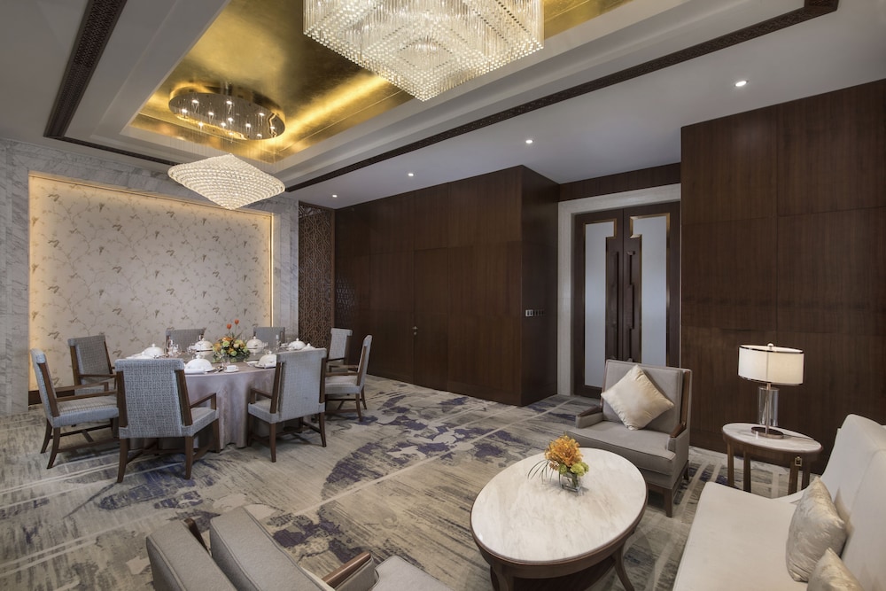 Huayou New Century Grand Hotel 40/50