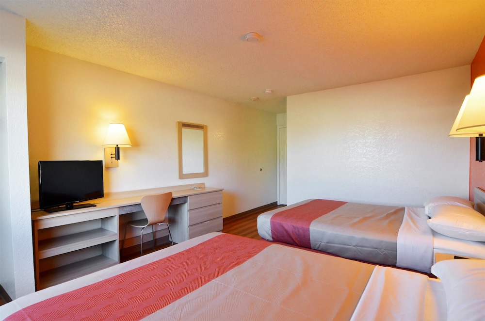 Motel6 North Palm Springs, CA - North 23/45