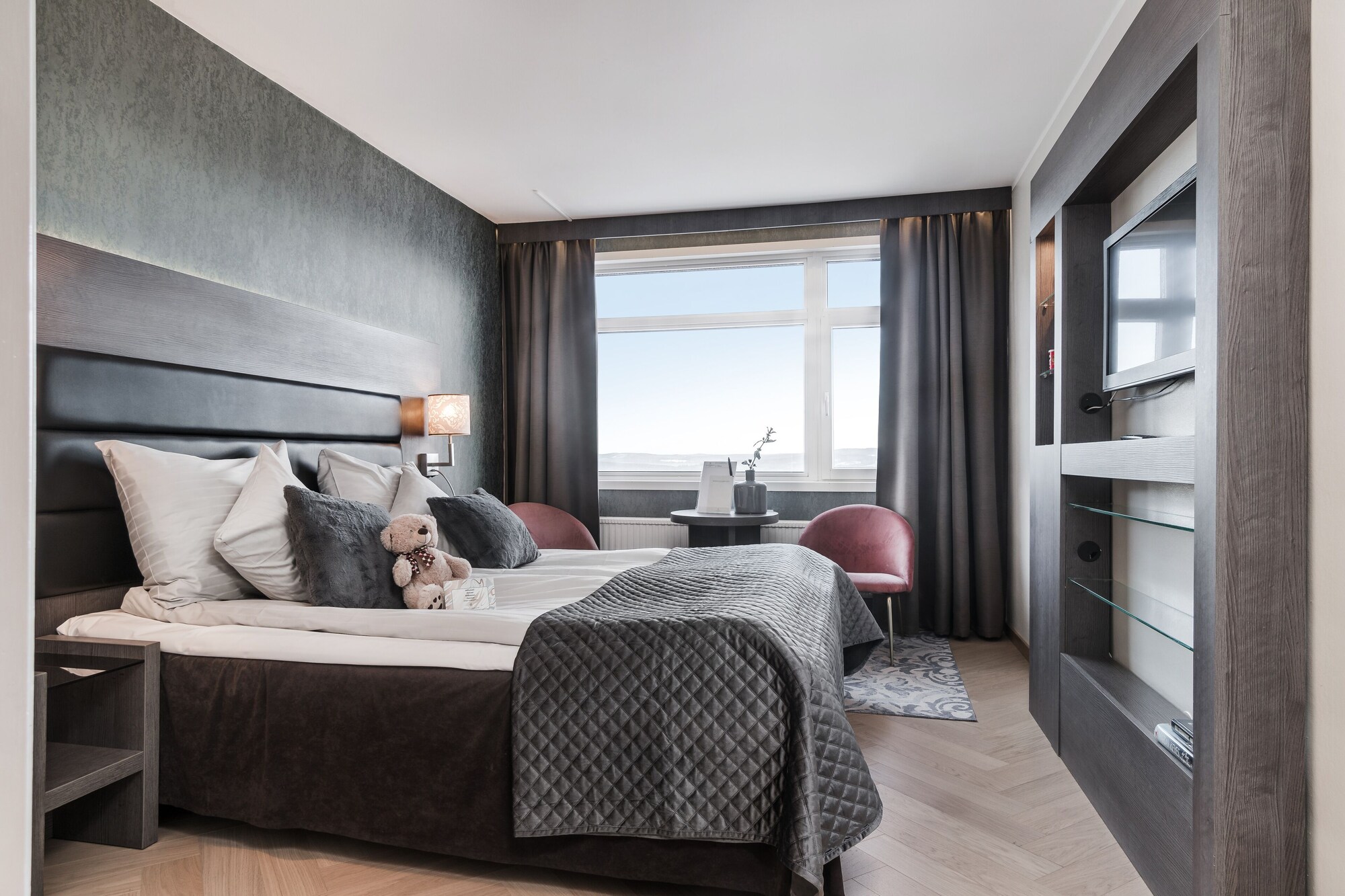 Room, Twin Beds, Valley View