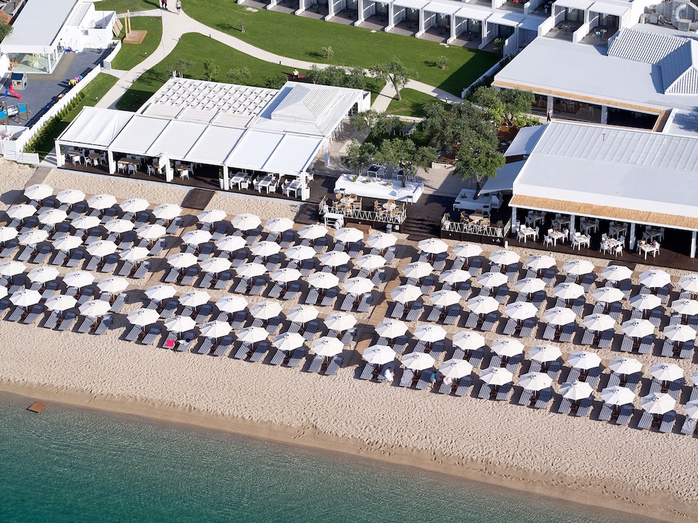 Lichnos Beach Hotel & Bungalows in PARGA