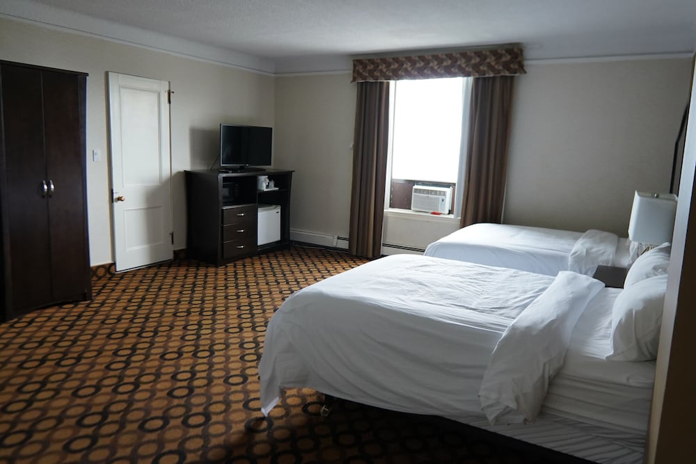 City, 2 Double Beds