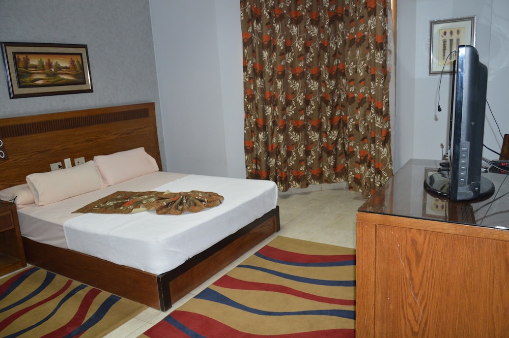Glorious Hotel Cairo 12/47