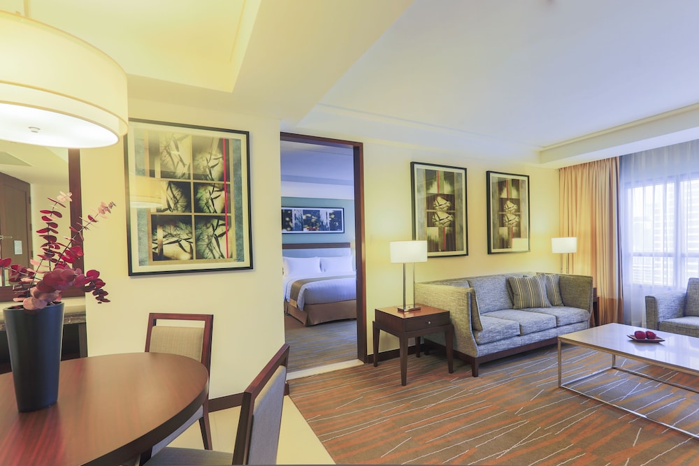Holiday Inn & Suites Makati 46/75