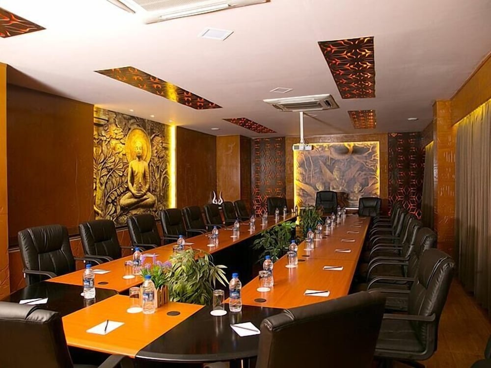 Hotel Hampi International 25/36