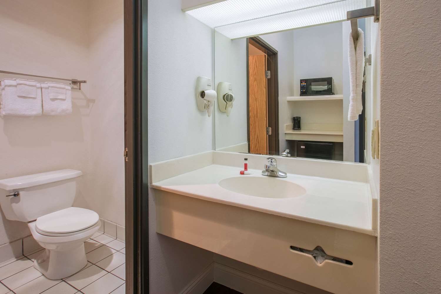 Super 8 by Wyndham Garland North Dallas Area 28/29