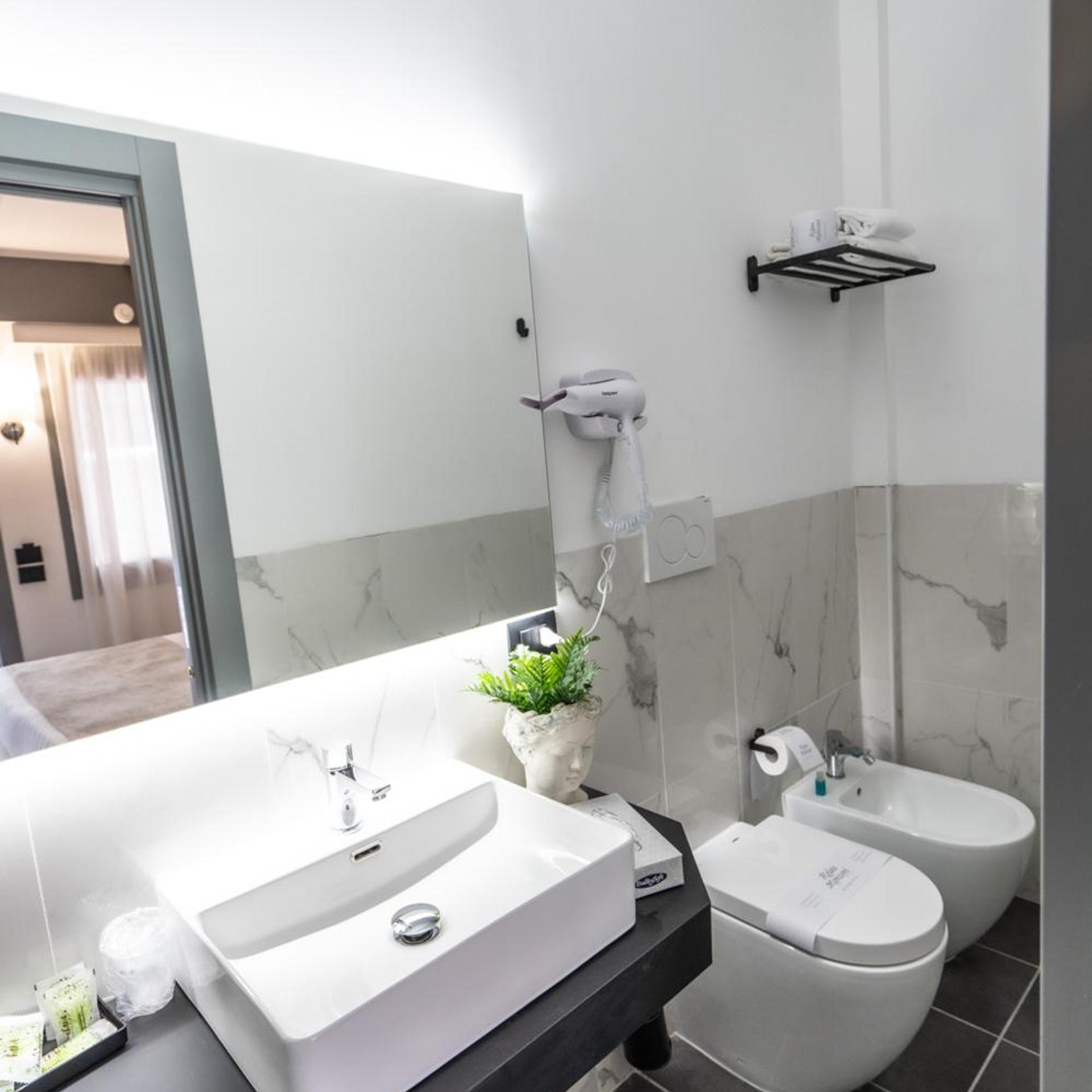 غرفة بسرير مزدوج بشرفة، Relais Manzoni 10/10